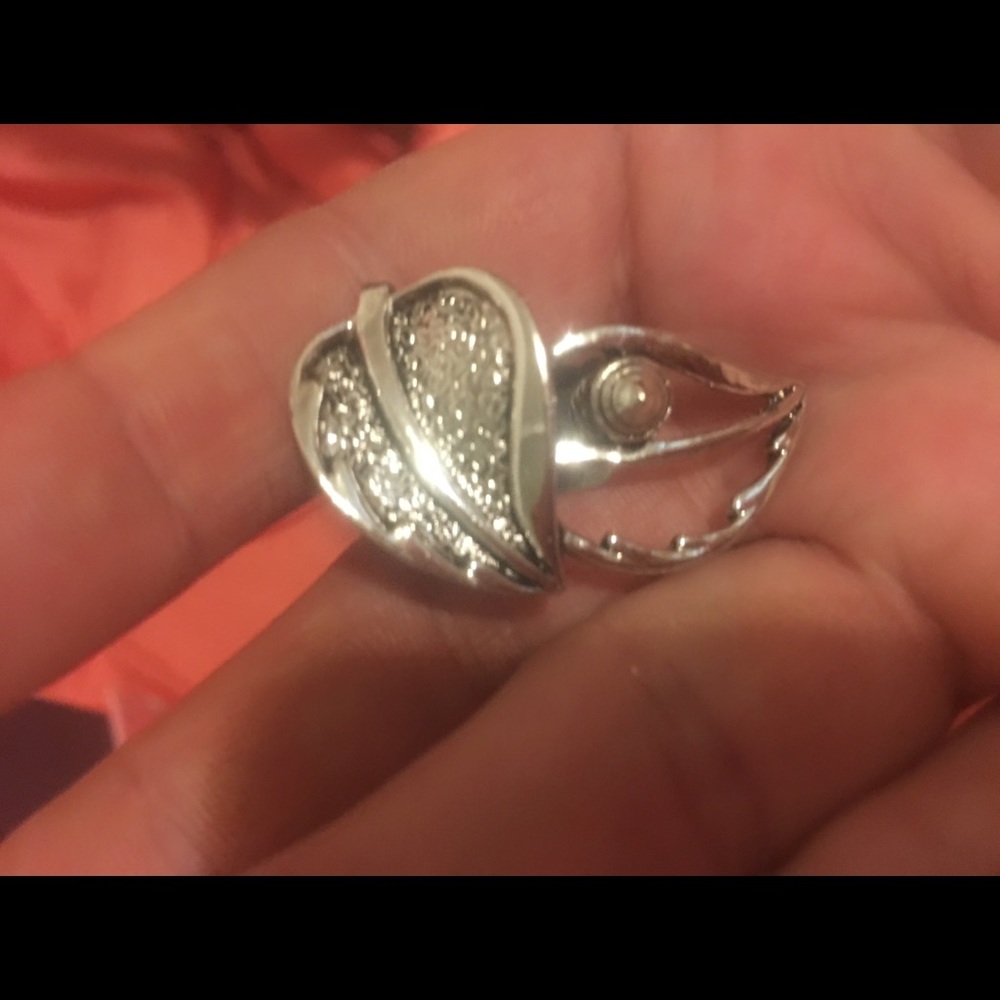 Vintage Sarah Coventry clip on earrings